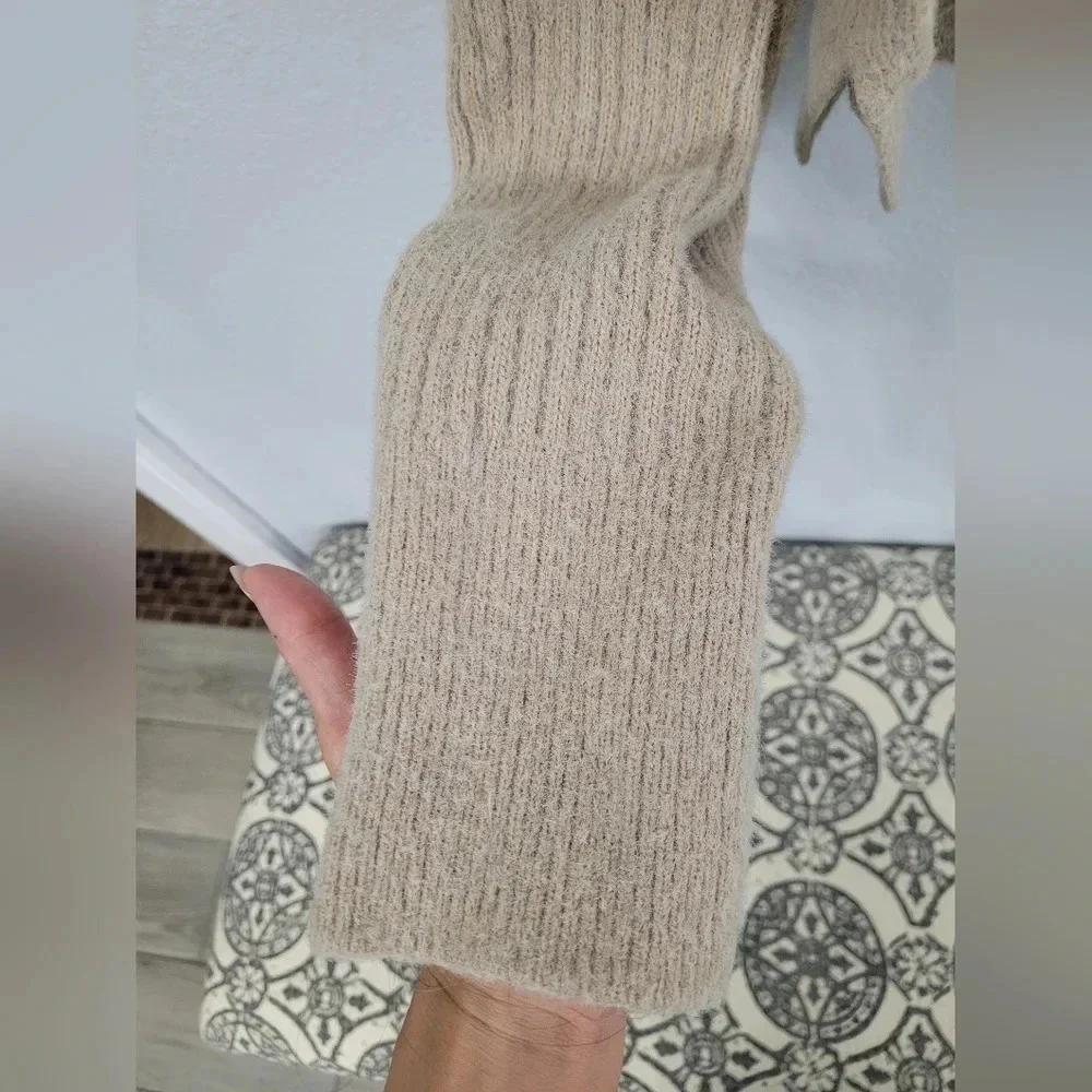 No Comment Collared Sweater - Picture 8 of 12